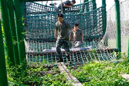 軍事拓展項目百米障礙賽